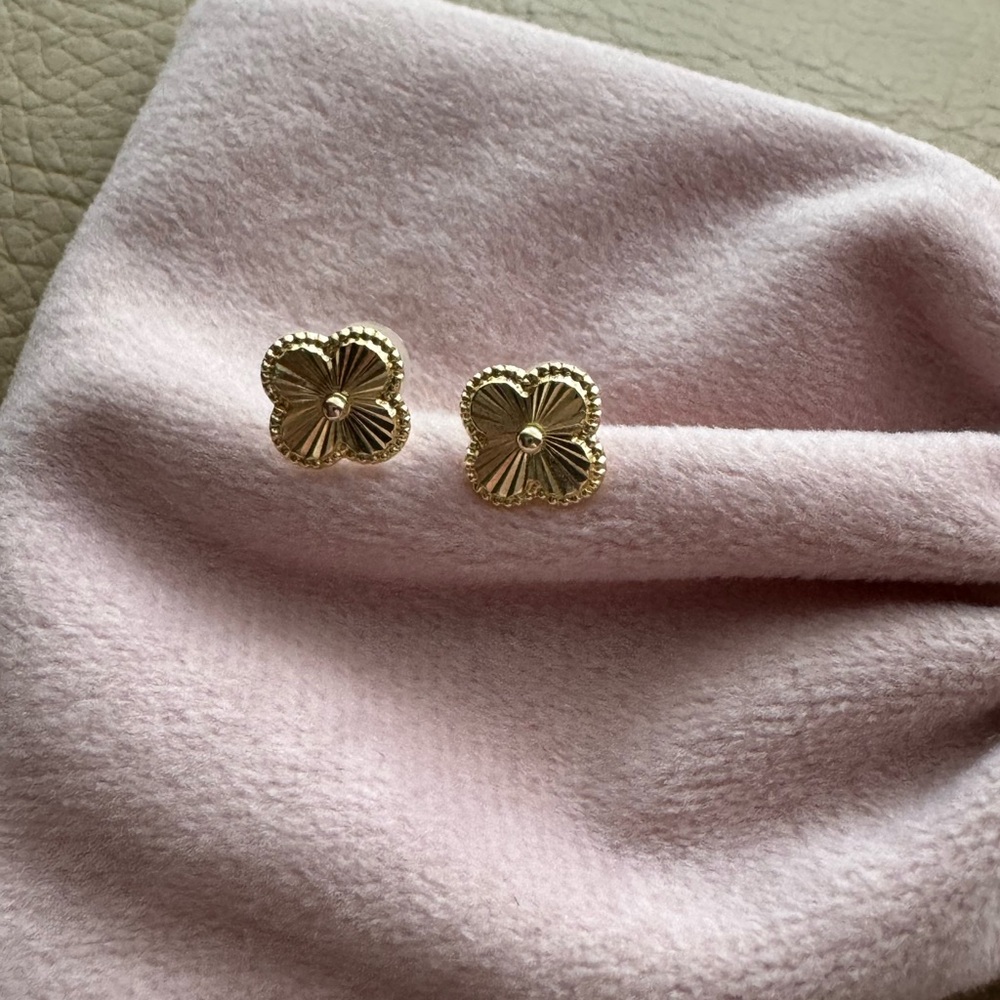 14K Mini clover Flower Stud Earrings